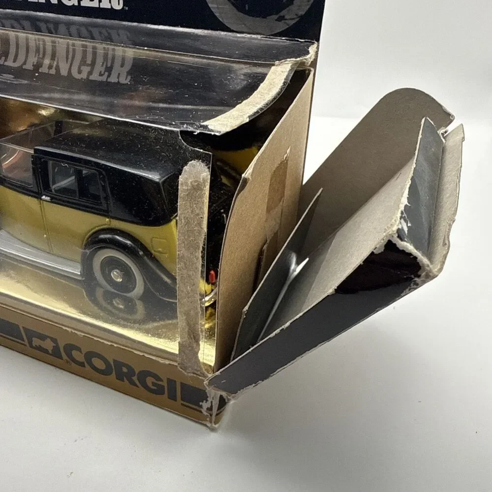 Corgi Rolls Royce III Sedance De Ville CC06803 1:36 Goldfinger 007 Diecast